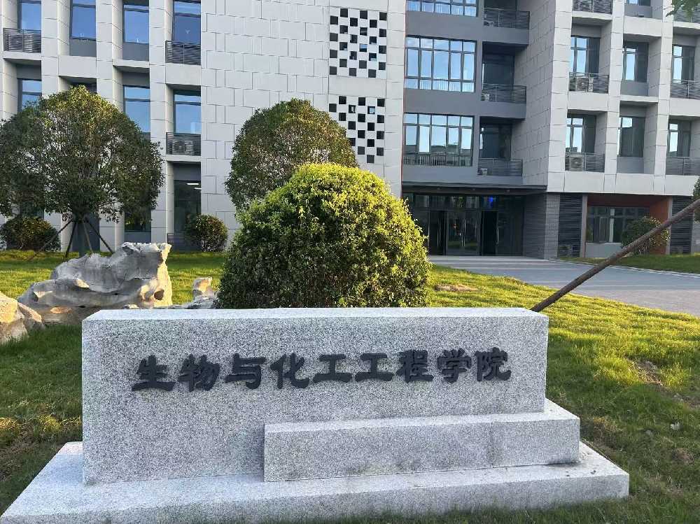 曲江区扬州职业大学体育场高杆灯项目